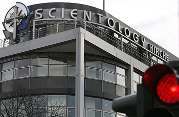 Nemecké tajné služby môžu sledovať členov Scientologickej cirkvi